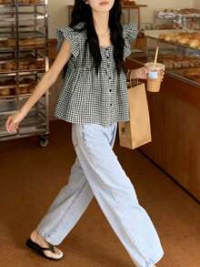 2025春夏时尚日常休闲通勤可爱风单排扣荷叶边格子女式衬衫，适合日常穿着、圣诞节、新年等场合。