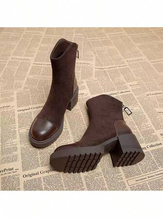 2025 Autumn/Winter New Fashion Women's Short Boots, French Retro Stylish Leather & Velvet Patchwork Short Boots, Fashionable V-Cut Zipper Back, Versatile, Slim Fit, High-End Chic