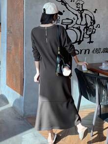 DAZY 女士圆领保暖内衬宽松字母印花撞色装饰鱼尾下摆长连衣裙 - 灰色 - 查看 2