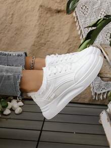 Sneaker bianche da donna, con fodera termica, suola spessa, versatili, leggere, adatte per camminare, andare a scuola, attività all'aperto, multifunzionali. Per piedi larghi, si consiglia di ordinare una taglia in più. - Bianco - Visualizzare 10