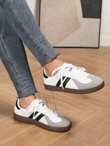 Zapatos casuales de suela blanda con estilo retro para hombres, zapatillas deportivas ligeras con cordones y puntera redonda para mujeres, adecuadas para usar en todas las estaciones - Blanco - Ver 3