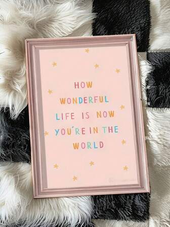 1ชิ้น โปสเตอร์ศิลปะบนผนังห้องเด็กสีชมพูพาสเทล - "ชีวิตช่างแสนวิเศษเมื่อมีเธออยู่ในโลก" ของขวัญสำหรับงานเลี้ยงเด็กทารก, ของตกแต่งสำหรับเด็กแรกเกิดด้วยสีชมพูอ่อนและดาวสีทอง, ของตกแต่งห้องสร้างแรงบันดาลใจแบบไม่มีกรอบสำหรับเด็กหญิงและเด็กชาย, ของขวัญขึ้นบ้านใหม่, พิมพ์คำคมสถานรับเลี้ยงเด็กแบบมินิมอล