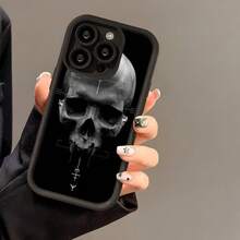 Cubierta de telefono con diseño de cráneo negro con patrón de mira para iPhone estilo urbano y moderno - Negro - Ver 5