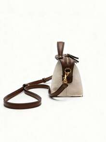 复古拼接，时尚简约，百搭实用——这款女士斜挎午餐包采用纹理面料，拉链封口。它提供三种携带方式：手提、单肩背和斜挎，适合通勤、购物和外出，可容纳手机和化妆品。 - 彩色 - 查看 5