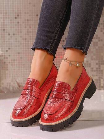 Nya Casual Mode Spänne Bekväma Halkfria Tjocka Sulor Plus Size Dam Jul Vardagskläder Loafers