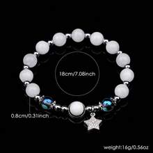 1条8毫米白玉珠、玻璃珠、铜隔珠和闪亮星星吊坠手链，适合女性日常及节日佩戴。 - 彩色 - 查看 6