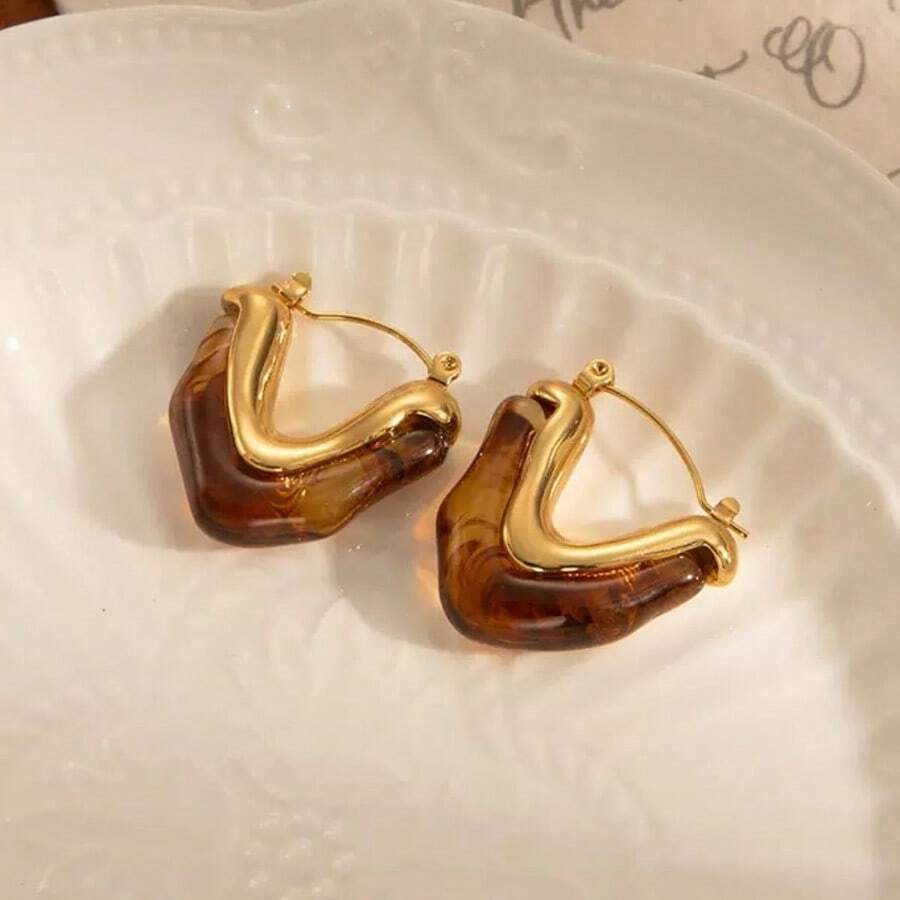 Retro-Style Maillard Resin V-Shaped Thick Earrings, Stainless Steel Hypoallergenic Studs, Suitable For Fashionable Women To Wear Every Day, And Suitable For Various Parties And Occasions. - Geometric Shapes - View 1