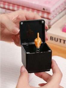 Surprise Pop-Up Prank Hand Gift Box – Perfect Novelty Toy For Adults! Hilarious Prank Hand Statue Makes A Funny Christmas/Birthday Gift, Ideal For Adding Quirky Vibes To Parties, Gatherings With Family (Parents/Spouses) & Friends – A Charming Prank For Humor Lovers! - Black - View 7