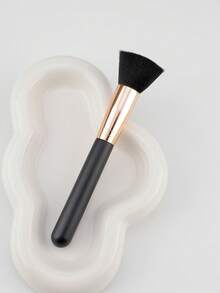 1pc Flat Foundation Brush, Wooden Handle, Black Synthetic Bristles, Suitable For Liquid And Cream Cosmetics, Professional Foundation Brush, Makeup Tool - Black - View 1