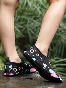 1双儿童透气网布印花水鞋，防滑耐磨薄底，适合沙滩、戏水、瑜伽、室内外活动，春夏款 - 黑色 - 查看 6