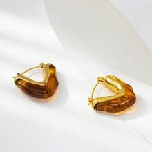 Retro-Style Maillard Resin V-Shaped Thick Earrings, Stainless Steel Hypoallergenic Studs, Suitable For Fashionable Women To Wear Every Day, And Suitable For Various Parties And Occasions. - Geometric Shapes - View 5