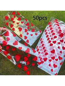 50个红色爱心LOVE印花礼品袋，配金色扎带 - 透明OPP塑料袋，适用于情人节、浪漫情侣礼物包装、梦幻主题派对装饰、浪漫礼品袋 | 心形设计 | 塑料袋、情人节装饰、房间装饰