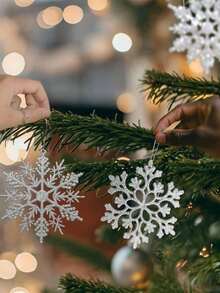 30 piezas de adornos de copo de nieve navideños de plástico reutilizables con brillo en color plata, champán y dorado, para decorar el árbol de Navidad y crear un entorno navideño invernal