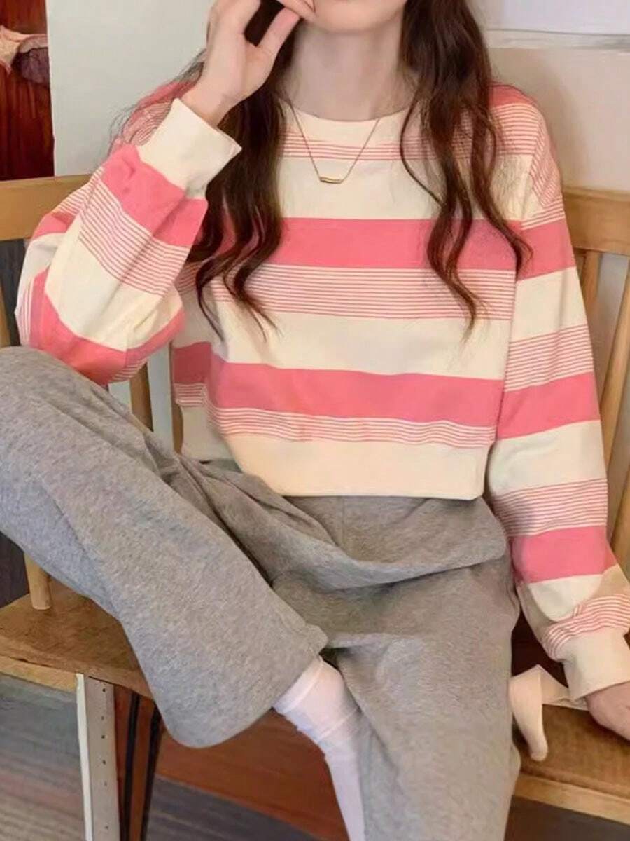 Camiseta de cuello redondo a rayas estilo americano para mujer. Novedad de otoño. Sudadera ligera y holgada. Top de manga larga. - Rosa - Ver 1