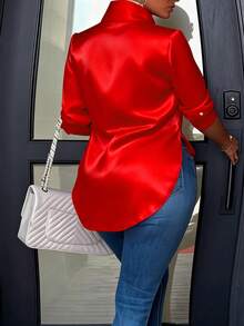 Blusa de manga larga con cuello de solapa de satén, abertura lateral y drapeado para mujer de talla grande - Rojo - Ver 2