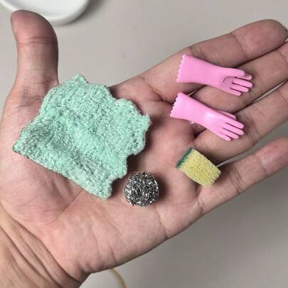 1/12 Scale Miniature Dollhouse (Hand Gloves + Miniature Steel Balls + Rags + Sponge) Model, Doll Kitchen Decoration Accessory Model, Doll House Scene Photography And Shooting Props Model Dollhouse Christmas Decorations