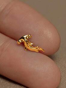 EleRunis 1 قطعة أقراط مطرزة من الفضة الإسترليني عيار 925 بتصميم غير متماثل لنجمة البحر والسمكة الذهبية، مناسبة للارتداء اليومي، الزفاف، الحفلات، الخطوبة، الأعياد، عيد الحب وغيرها من المناسبات