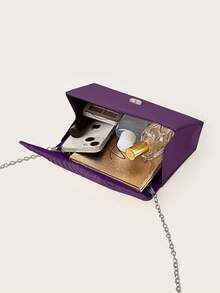 REMANLAND 这款优雅轻盈的褶皱时尚手拿包，是一款魅力四射的派对/晚宴包，完美契合派对女孩、新娘和女士的需求。它设有隐藏式卡槽和隔层，可作为单肩包或斜挎包使用。配有可拆卸金属链，是舞会、宴会、派对的理想之选，也是馈赠亲友的绝佳礼物。 - 紫色 - 查看 7