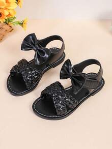 1 par de sandalias planas de color negro para niñas y niños de talla grande, de 3 a 15 años, con decoración de lazo grande tejido de unicolor, cierre con correa, punta redonda y abierta, sandalias romanas de moda y lindas, adecuadas para uso casual, fiesta, viaje, primavera/verano 2025