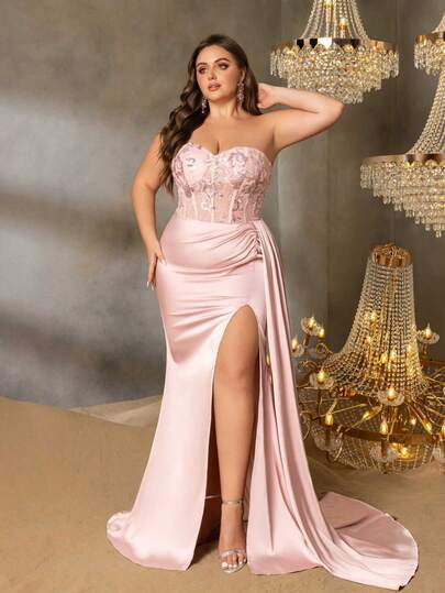 This Plus Size Formal Evening Gown For Women Features A Strapless Sweetheart Neckline, A Fitted Bodice With Intricate Beading, A Figure-Hugging Mermaid Silhouette, An Asymmetric Draped Train, And A Structured Bustier-Style Bodice With An Elegant Open Back Design. This Gown Exudes A Sophisticated And Regal Aesthetic, Making It A Perfect Choice For Black-Tie Dinners, Formal Galas, Luxury Receptions, Charity Balls, And Awards Ceremonies.