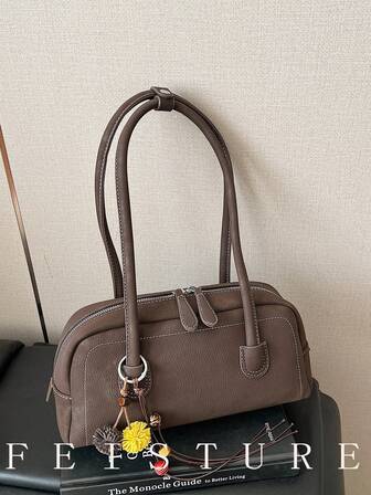 1个FEISTURE女士纯色PU保龄球包，时尚单肩包，附赠店铺关注链接及配件挂件，拉链封口，适合女孩、女士、大学生、年轻职业人士，非常适合工作、商务、通勤、上学等场合。