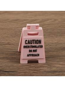 1个桌面标牌，可爱桌面标牌，送给男朋友/女朋友的礼物，警告：请勿靠近桌子，以免过度兴奋。房间装饰 家居装饰 装饰品 家居微缩物品 - 彩色 - 查看 8