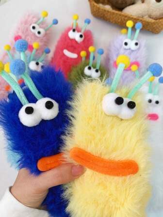 1 Pair Autumn/Winter Green/Purple/Pink/Red Fluffy Warm Funny Caterpillar Series Couple Mid-Calf Socks, 8 Colors Available (May Have Slight Shedding)