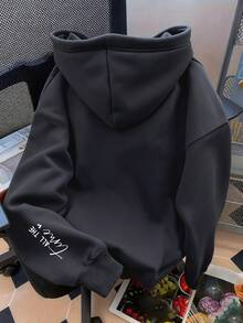 Sudadera casual de estilo universitario con bolsillo canguro y cordón, con estampado de eslogan, para uso diario y viajes, para otoño/invierno - Gris Oscuro - Ver 6