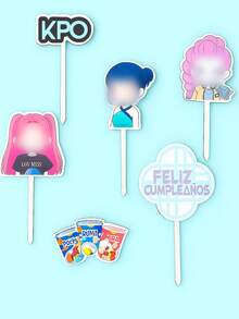Set de Decoraciones Tipo Cake Topper para Pasteles, Tartas y Repostería con Temática de las Guerreras K-Pop - Set de 4 piezas: 3 Personajes y 1 Letrero de "FELIZ CUMPLE" con las Chicas Guerreras K-Pop - Hechos en Madera MDF de 3 mm de Grosor y 100% Productos Mexicanos - Ideales para Pasteles, Tartas, Gelatinas, Repostería y Regalos para Celebraciones de Cumpleaños, Aniversarios, Infantiles, Juveniles, Temáticas, Bautizos, Confirmaciones, Primera Comunión, Regreso a Clases, Revelación de Genero, entre otras - De Fácil Colocación, Resistentes y Reutilizables - Diseño Moderno y Actual. Medida variables Letrero con Personajes de 20 cm de largo y 13 cm ancho aproximadamente. - Multicolor - Ver 4