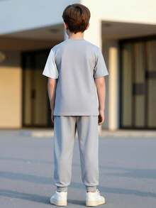 两件套男童春夏短袖T恤和裤子，条纹休闲套装，适合户外活动、日常穿着和派对等场合。