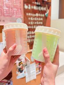 1PC Pourable Fruit Cup With Fork,Sealed Leak-Proof Salad Container,Large Capacity Outdoor Travelling Drinking Juice Cup,Outdoor Portable Insulated Thermo Cafe,Large Capacity Storage Bucket, Summer Winter Drinking Set,Plastic Mugs,Suitable Coffee,Tea,Fruit Juice,Milk,Birthday Holiday Party Gift,Boys Girls School Season Gift,Storage Bucket,Couple Cups