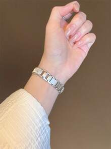 The New Bracelet Strap Is Compatible With 38/40/41/42/44/45/46/49mm And Compatible With Apple Watch Strap Ultra/Se11/10/9/8/7/6/5/4/3/2/1