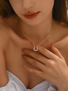 1pc Minimalist Fashionable Rhinestone Horseshoe Pendant Necklace, Versatile For Women's Daily, Party, And Commute Wear