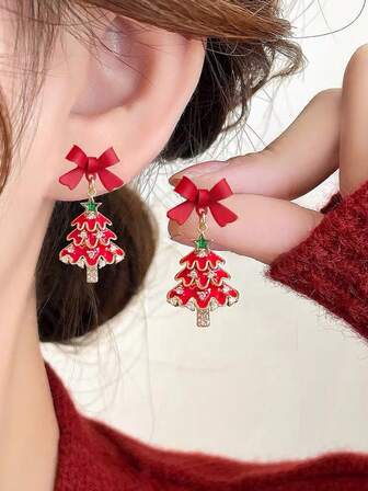 一对优雅的红色圣诞树耳环，时尚配饰，适合女性日常、约会、派对佩戴，也是送给爱人的礼物和圣诞礼物。