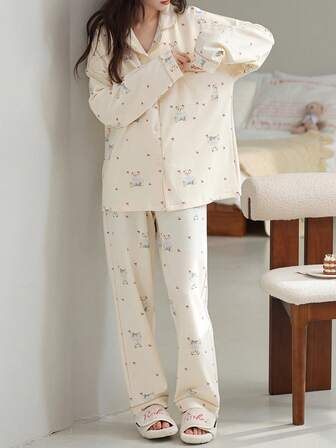 两件套女士碎花长袖开衫和长裤睡衣套装，适合春、秋、冬季穿着。