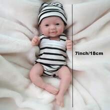 Muñeca bebé reborn de 7 pulgadas, Body de silicona realista, rostro sonriente, ojos azules, conjunto a rayas en blanco y negro, muñeca recién nacida, regalo de Navidad, apto para niños de 3+ años - Negro - Ver 3