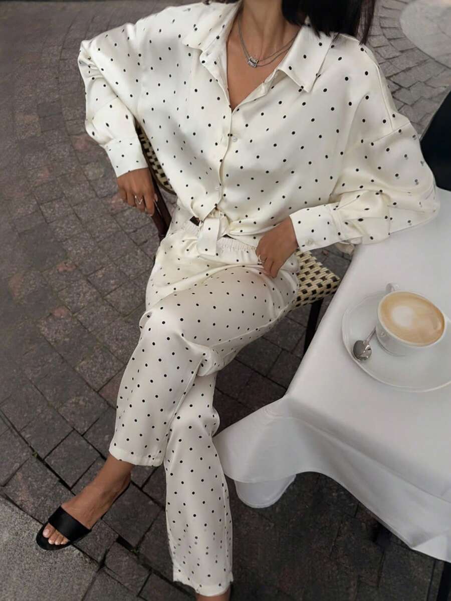 بلوزة أنيقة وفينتاج مزينة بأزرار أمامية وياقة، وبنطلون ساتان مرقع بالنقاط والدانتيل، طقم من قطعتين مناسب للذهاب إلى العمل والاستخدام اليومي - لون مشمشي - مشاهدة 1