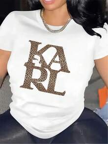 Camiseta de mujer con estampado de leopardo en blanco y negro - Top de cuello redondo elástico, camiseta ligera para uso diario en restaurantes, atuendos casuales y eventos formales - Camiseta de ajuste cómodo para todas las estaciones, estampado de leopardo elegante, camiseta de manga corta, camiseta para mujeres, top para mujeres - Blanco - Ver 1
