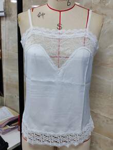 Women Satin Lace Trim Cami Tops Spaghetti Strap Asymmetrical Lace Shirt Y2k Satin V Neck Layering Tank Top - 白色 - 查看 7
