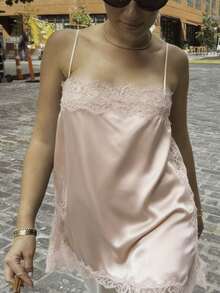 Women Y2k Lace Camisole Top Satin Square Neck Side Split Cami Silk Sleeveless Spaghetti Strap Loose Going Out Tank Backless Nightgown Sleepwear Sliky Short Wedding Nightgown,Party Streetwear,Rave Outfit,Club Outfits,Beach Vacation Outfits,Spring Break Outfits,Valentines Clothes,St Pattys Day Outfit,Easter Outfit - 粉色 - 查看 3