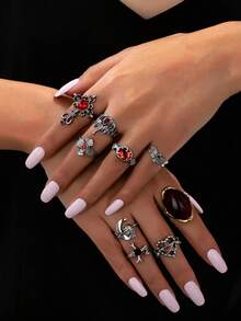 9件套复古哥特风星星、十字架、骷髅头水钻戒指，适合女性在派对或聚会上佩戴。