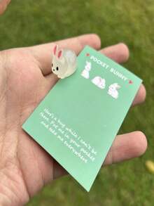 1 buc, Iepuraș de buzunar care strălucește în întuneric, cadou special de ziua de naștere, nuntă, petrecere de Ziua Îndrăgostiților, ornament drăguț cu animale din rășină, decor pentru casă, lucruri ciudate, cadou pentru întoarcerea la școală