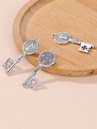 Vintage Charm Alloy Key Pendant, Saint Iago Cross Key Pendant, Suitable For DIY Earrings, Necklaces, Bracelets, Bag Charms, Keychains, Jewelry Making, Great As Holiday Gifts, Valentine's Day Gifts For Friends, Back To School Gifts (Random Delivery)
