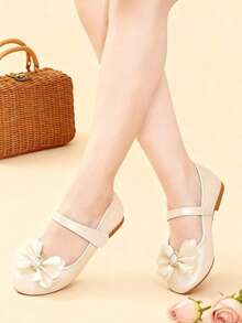 女童玛丽珍平底鞋，饰有蝴蝶结 - 舒适软底鞋，适合生日派对、学校典礼、节日聚会、圣诞节庆祝活动、复活节活动、花童装扮以及日常休闲穿着；多功能防滑鞋，适合春秋季各种场合。 - 白色 - 查看 5
