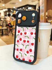 1 pieza funda de teléfono con diseño de cerezas rojas sobre fondo a cuadros rosa claro, estilo campestre y adorable, TPU suave, protección completa antiimpacto y antideslizante, compatible con iPhone17 ProMax/16/15/14/13/12/11/Plus/Pro/ProMax, compatible con Galaxy A34/A35/A54/A55, Galaxy S20/S21/S22/S23/S24/S25 Ultra/Plus, compatible con Galaxy/Redmi/Honor/OPPO/ViVo - Blanco - Ver 5