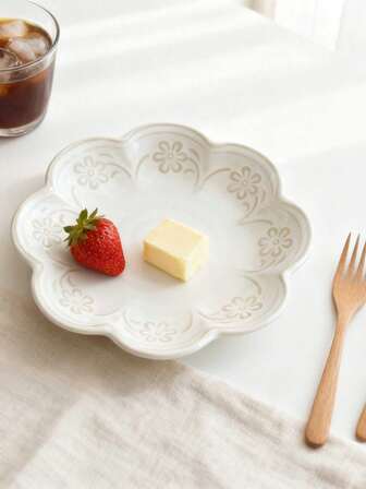 1件法式复古乡村风陶瓷不规则碟/盘，釉下彩绘+浮雕纹理；适用于家庭餐桌、下午茶、火锅店蘸酱碟、开胃菜碟、首饰收纳