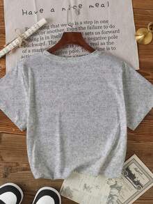 夏日黑白魅力：熊猫印花T恤