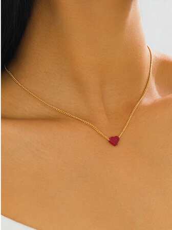 1件女士心形吊坠项链，适合日常佩戴