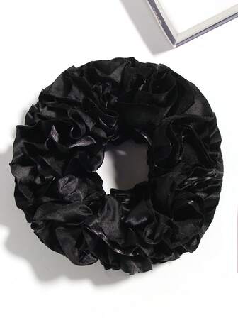 1条纯色波西米亚风涤纶围巾，适合日常佩戴和节日场合，三层棉布材质，四季皆宜