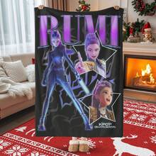 Pătură de flanel cu model K-Pop Demon Hunters RUMI Huntrixs, Crăciun 2025, 1 buc., pătură moale din fibră de poliester, potrivită pentru toate anotimpurile, cearșafuri confortabile, canapele, camping, călătorii, articole esențiale pentru birou, cadouri perfecte de sărbători, cadouri pentru cupluri, mai multe dimensiuni din care puteți alege, decorațiuni interioare prietenoase cu animalele de companie, decorațiuni pentru petreceri, design ușor și durabil, stil modern, alegerea proprietarului de animal de companie. - Multicolor - Vizualizare 7